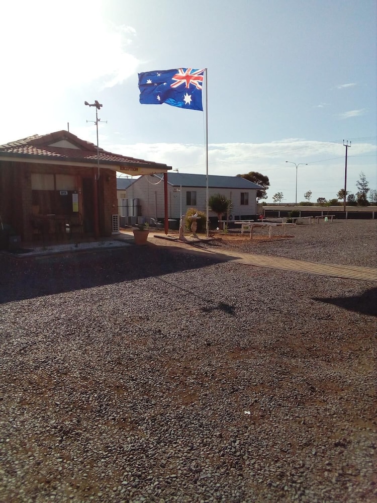 AIRPORT WHYALLA MOTEL 51/58
