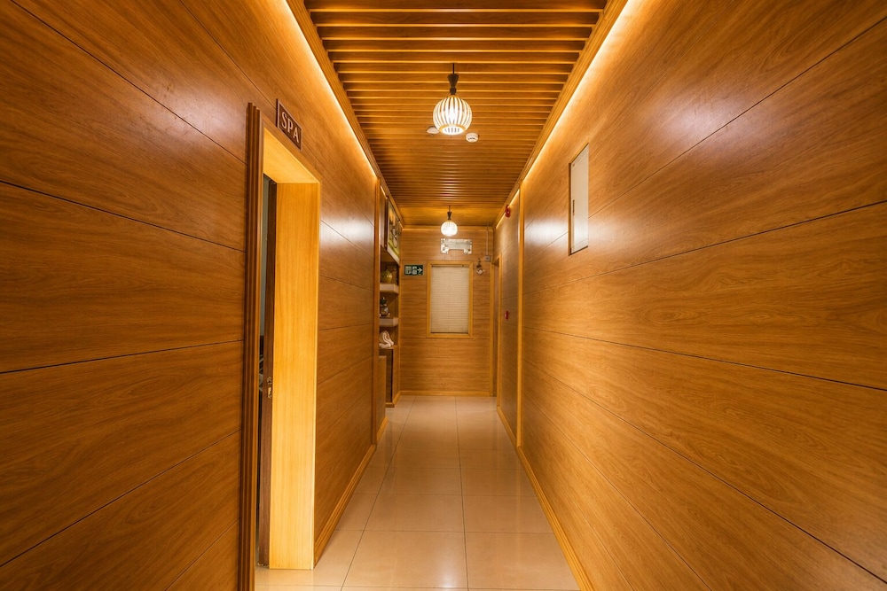Golfview Hotel and Suites 31/63