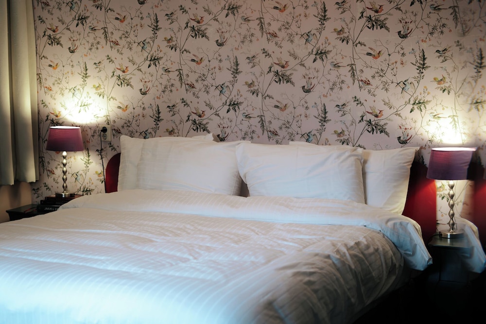 ROOM, KING BED, COURTYARD VIEW
