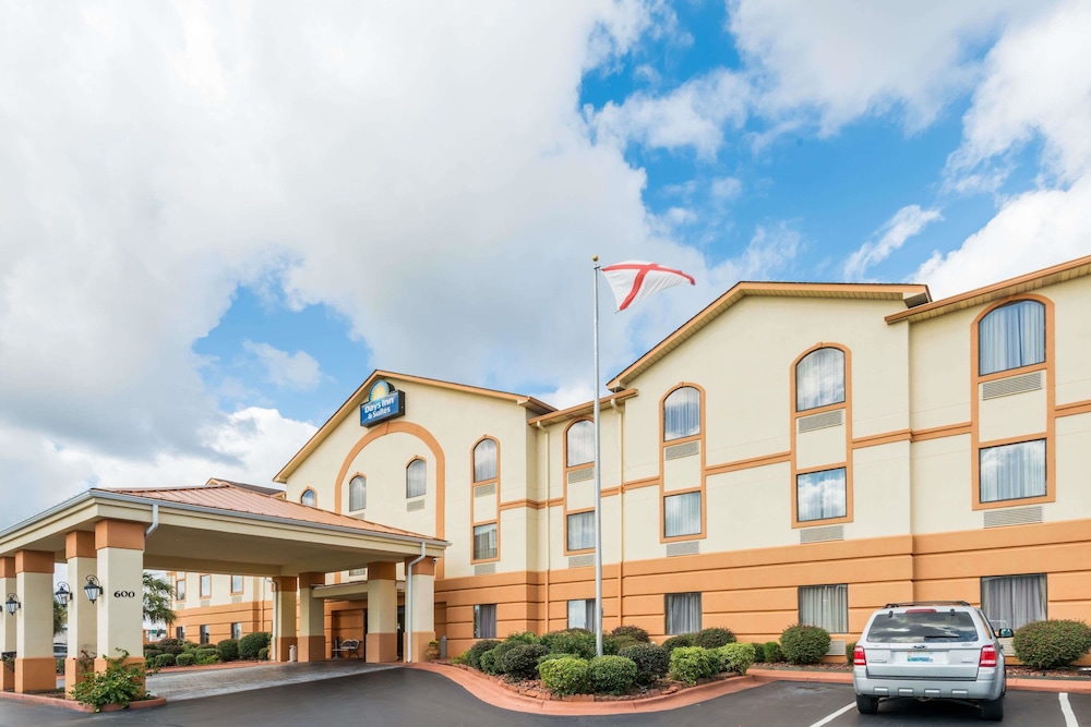 Days Inn & Suites by Wyndham Prattville-Montgomery 2/39