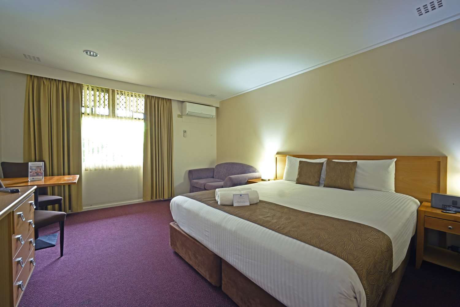 executive, king bed