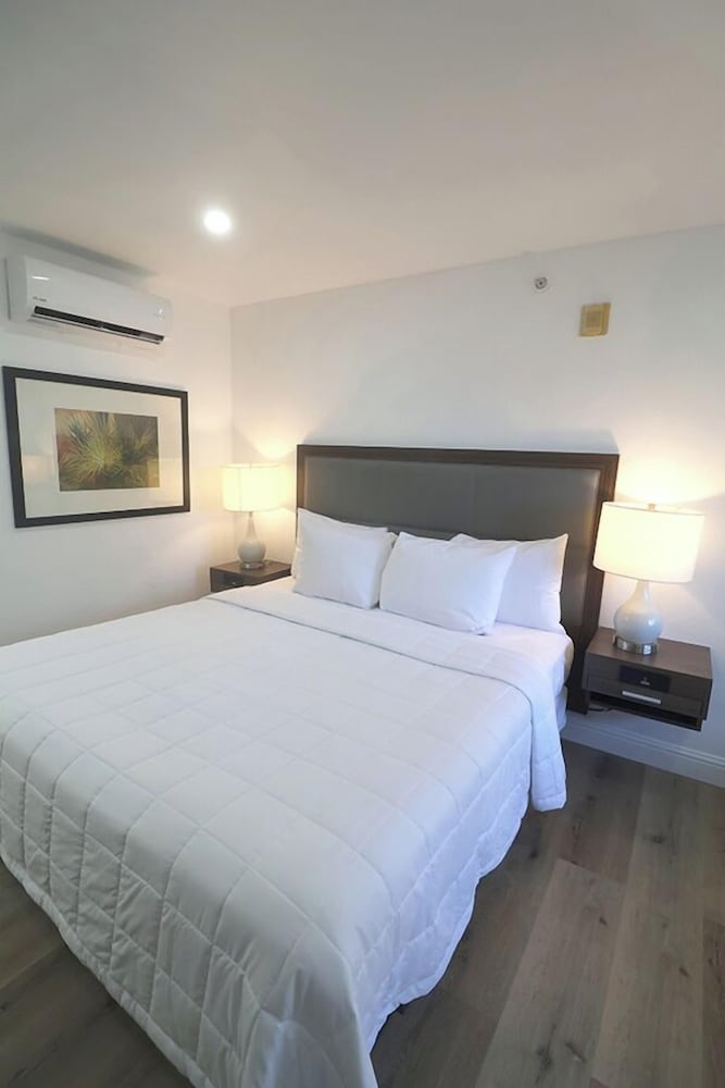 Lamplighter Inn Suites 19/46