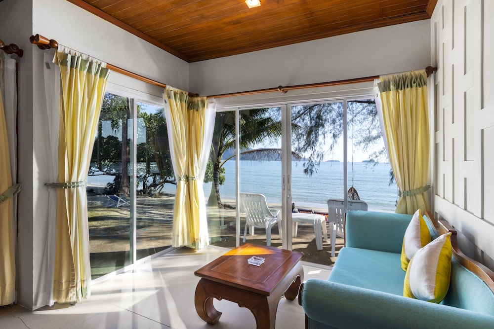COCONUT BEACH RESORT 44/74