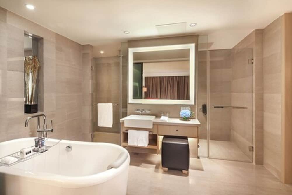 Novotel Nanjing East Suning 75/77