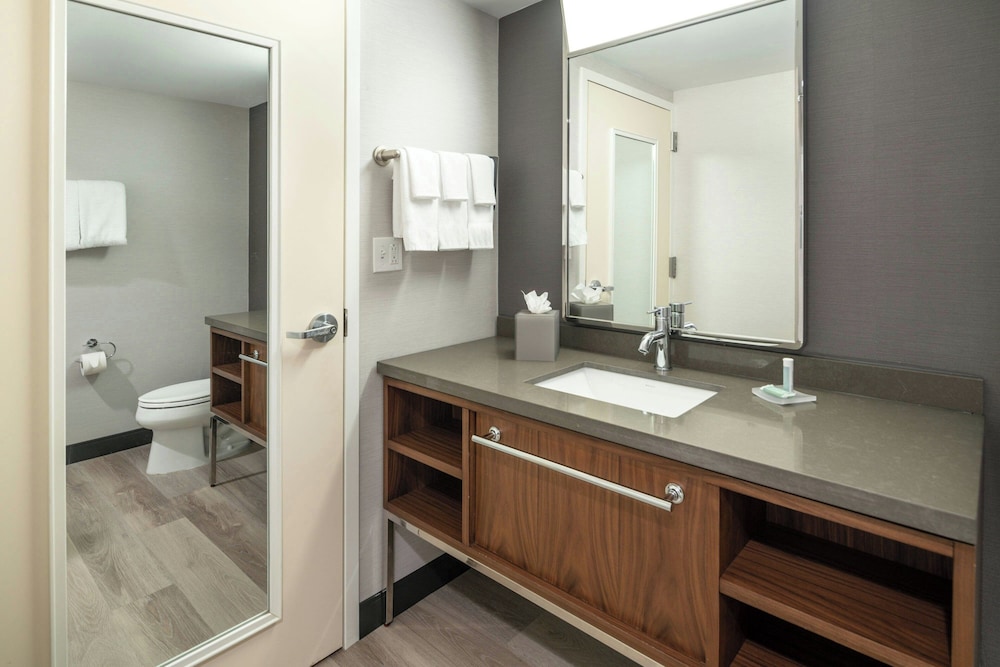 Courtyard By Marriott Providence Lincoln 46/50