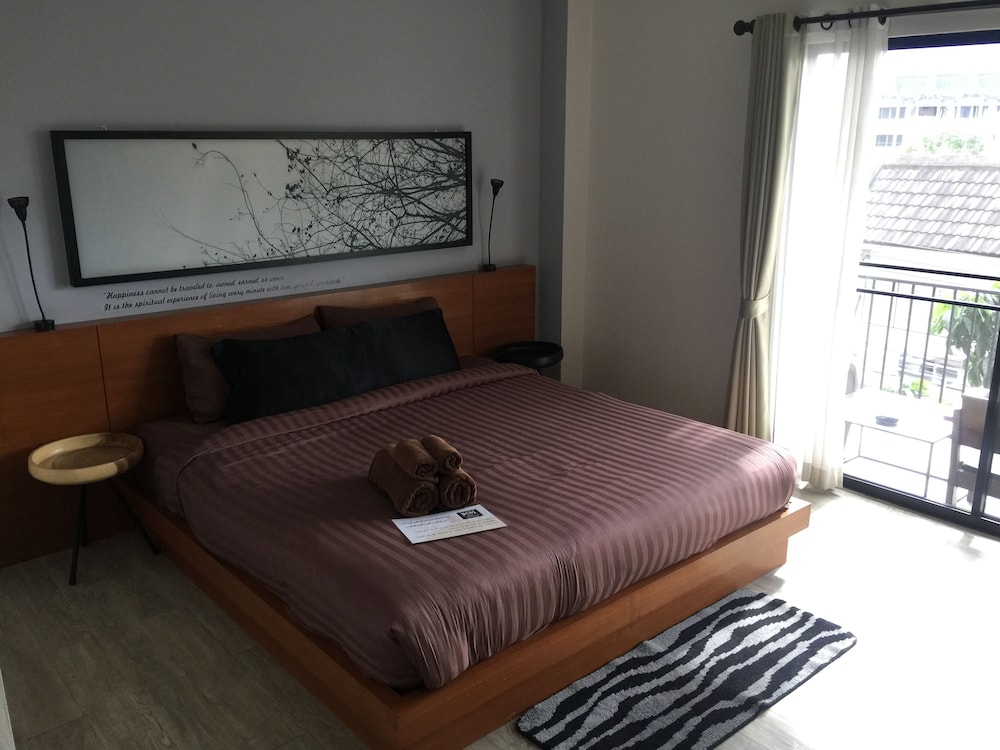 STANDARD, KING BED, MOUNTAIN VIEW, BALCONY