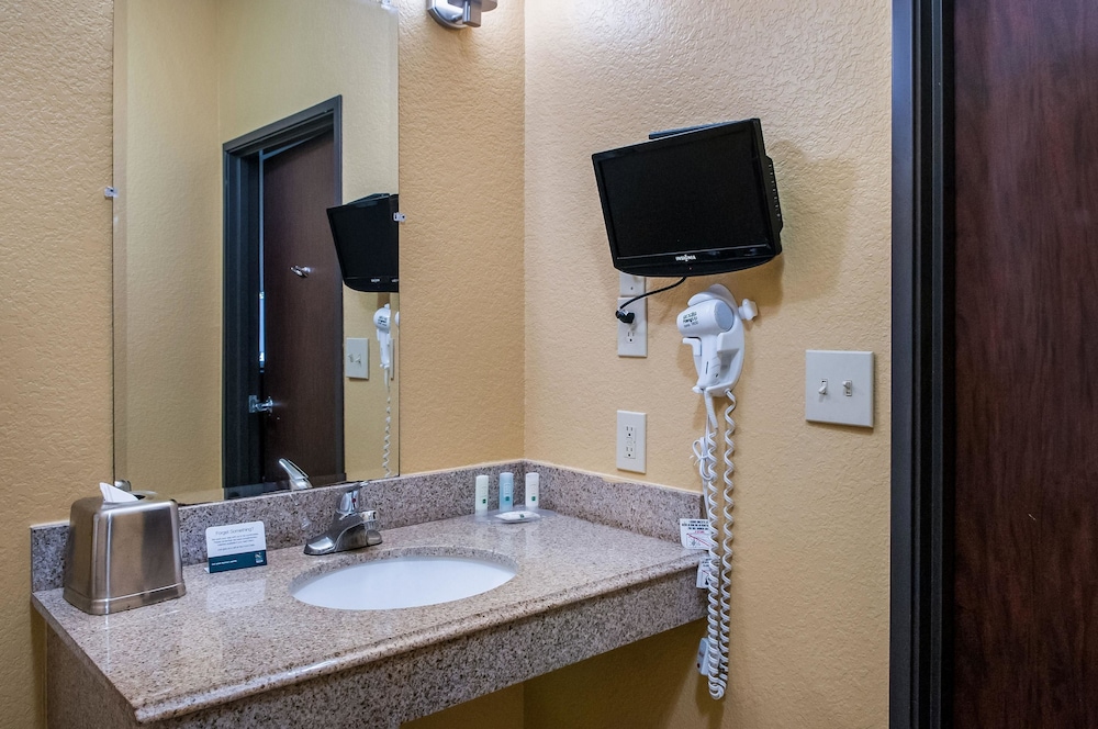 Quality Inn & Suites Slidell LA 26/52
