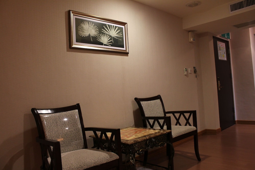 Shihzuwan Hotel - Kaohsiung Station 38/44