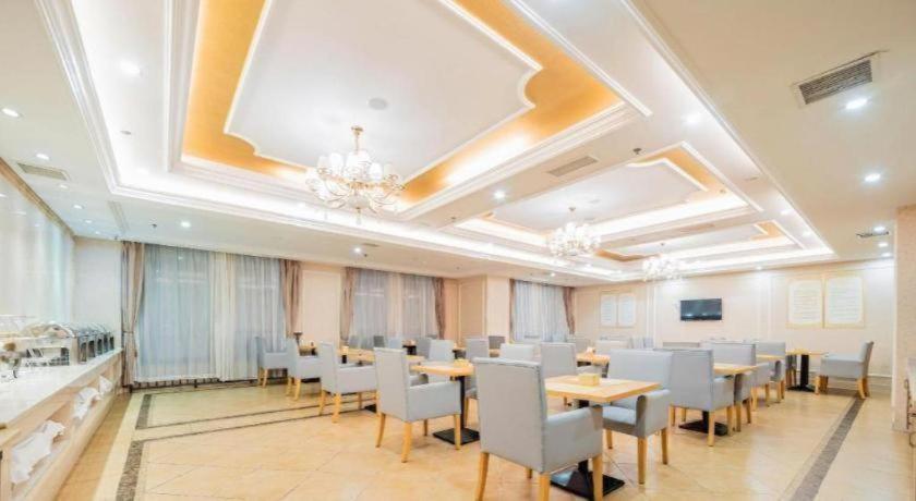 Vienna Hotel (Chengdu Xinfan Furniture City) 47/54