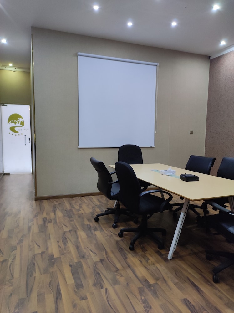 برج الحياة -الملز(Burj Al Hayat Furnished Suites Al Mallaz) 44/50
