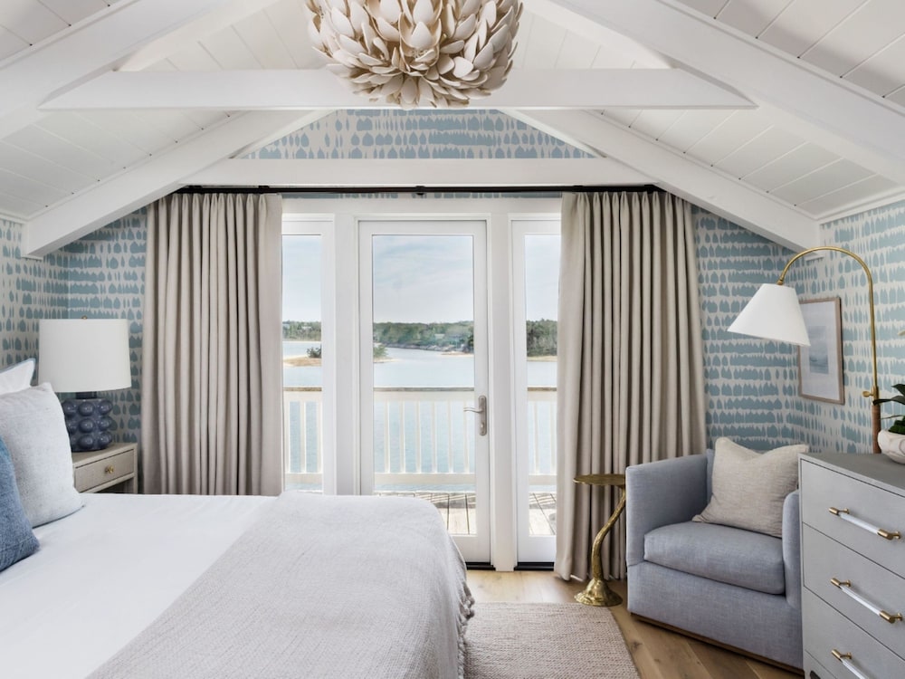 Hydromassage, King Bed, Water View