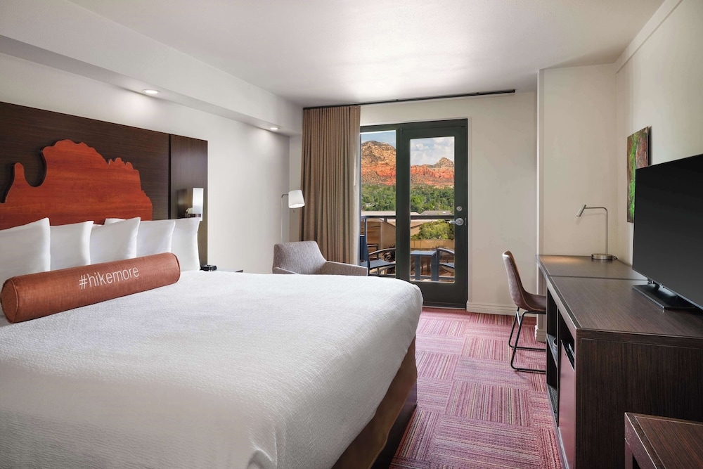 STANDARD, KING BED, BALCONY