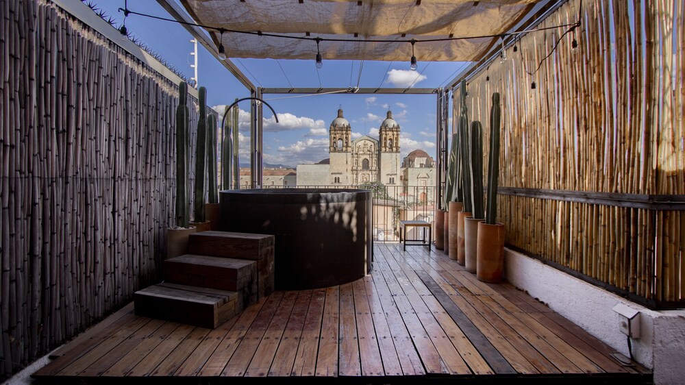 Hotel Los Amantes 40/50