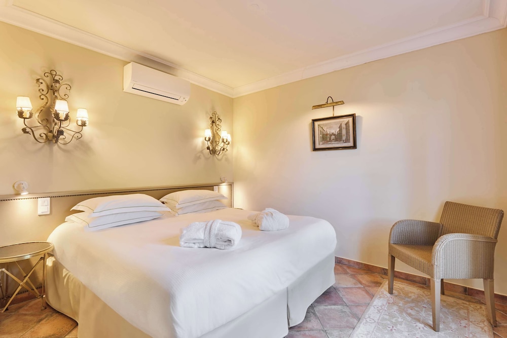 Junior Suite, King Bed, Sofa, Balcony