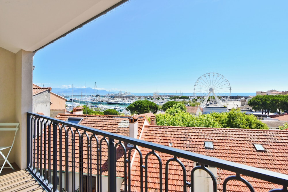 Hotel & Spa La Villa Port d Antibes 44/50