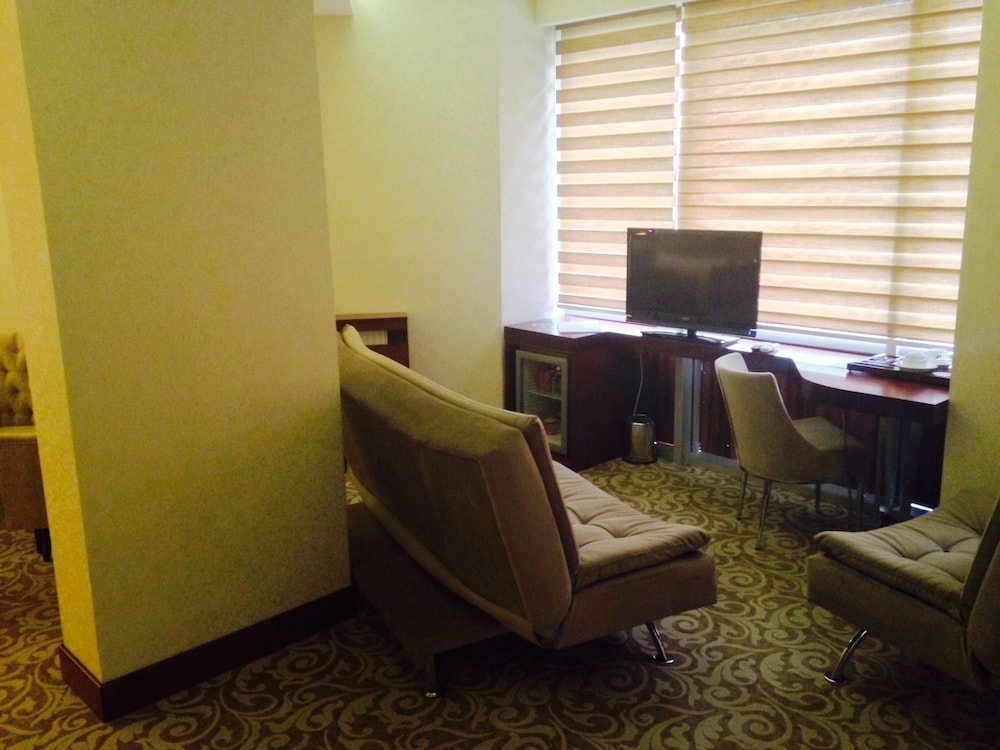ASRIN BUSINESS HOTEL 63/73