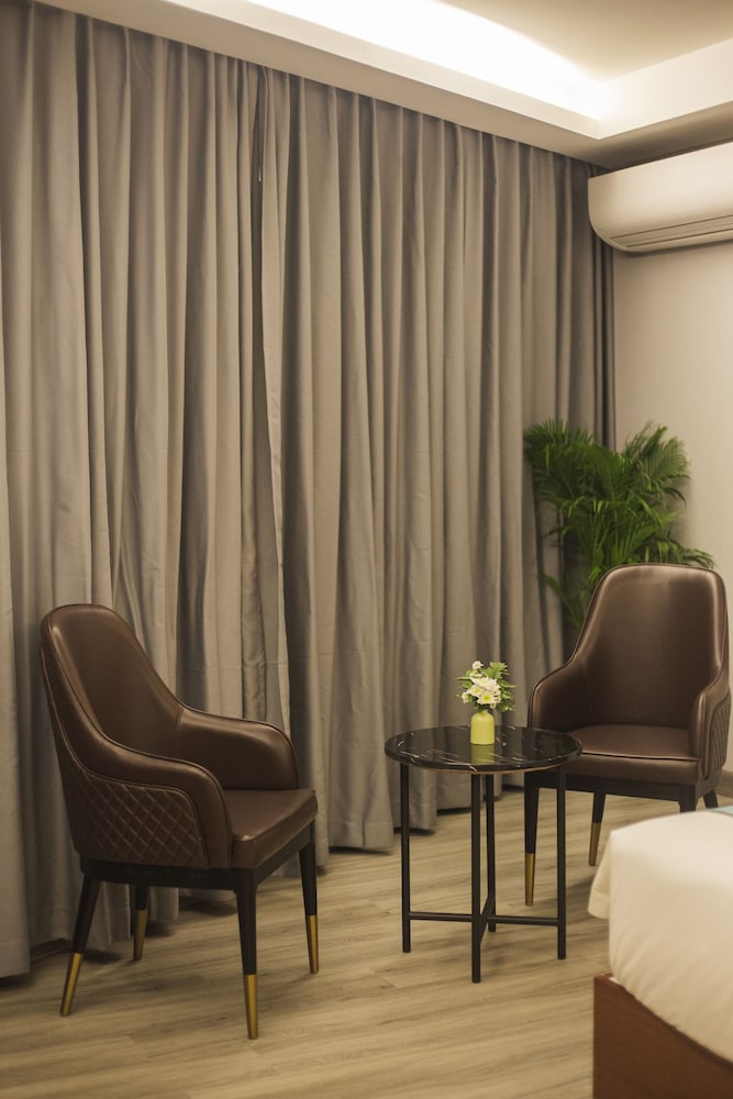 Thapae Twins Hotel 40/50