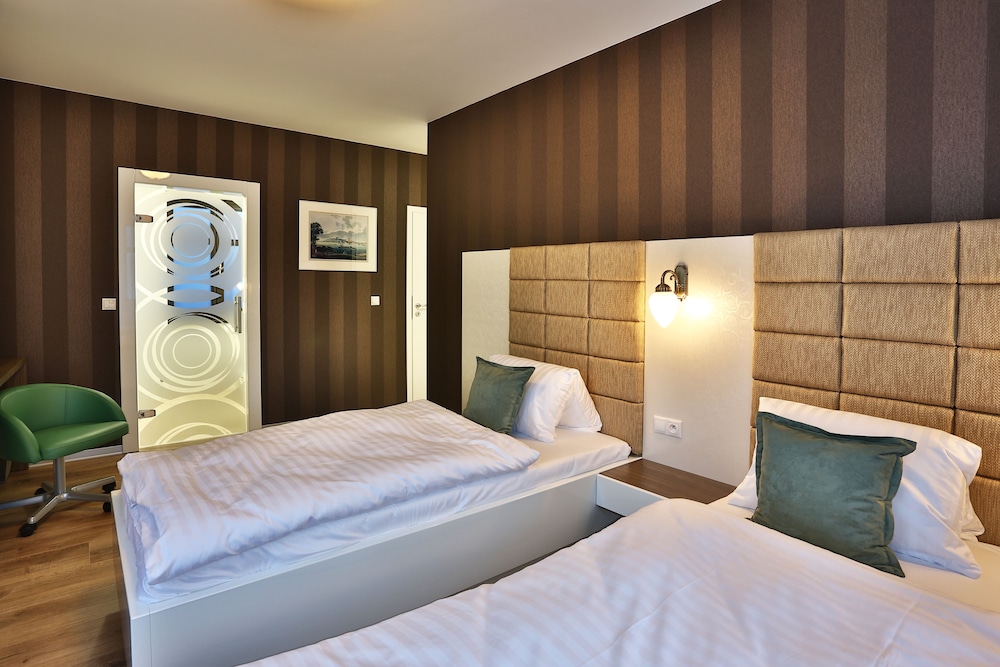 VIP Apartments 9/30