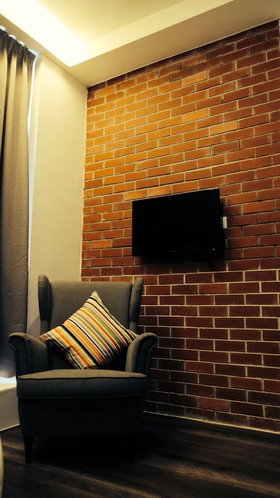 Roomies Suites 17/22