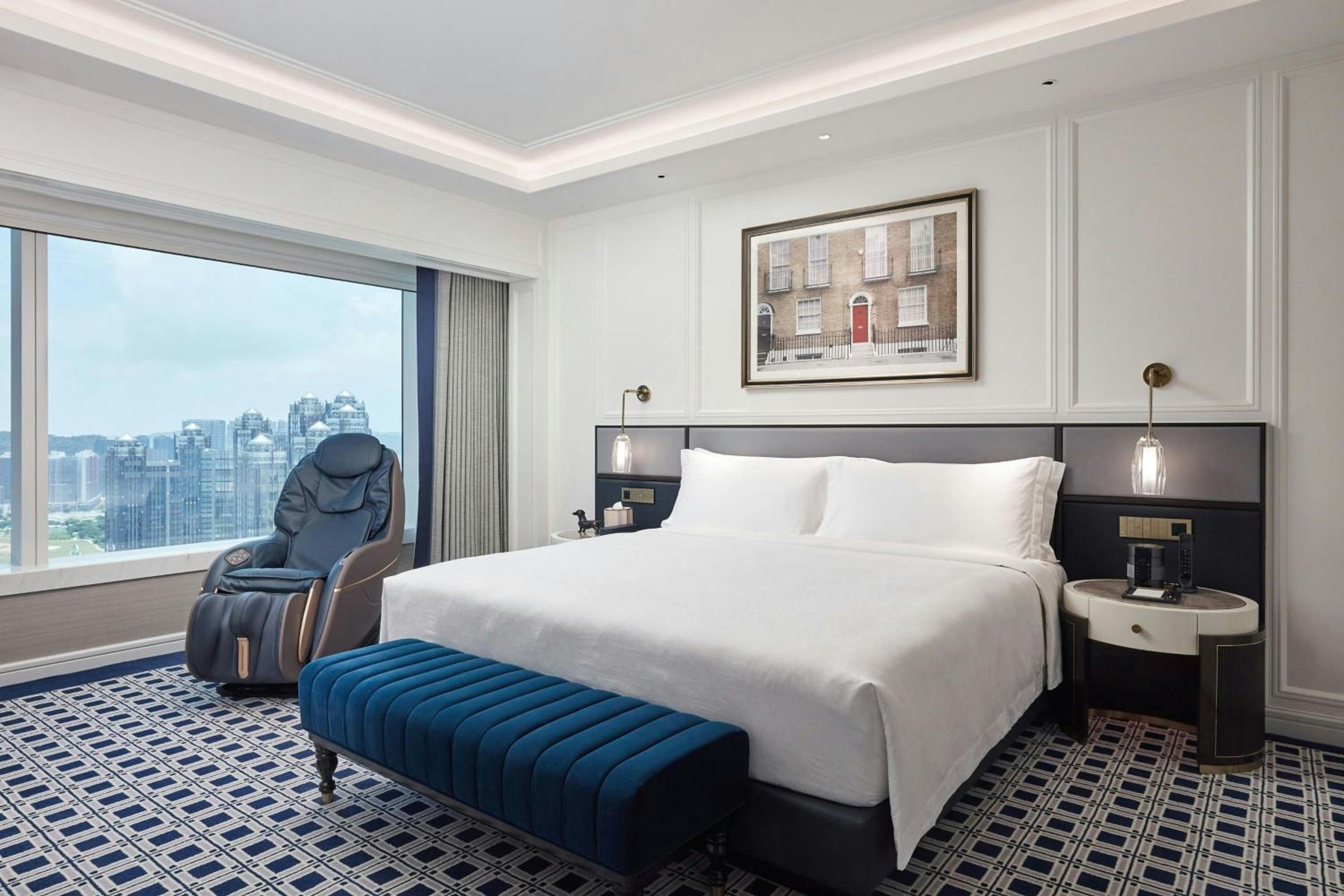 1 Bedroom, Charles, Connecting, Tower, Suite, King Bed