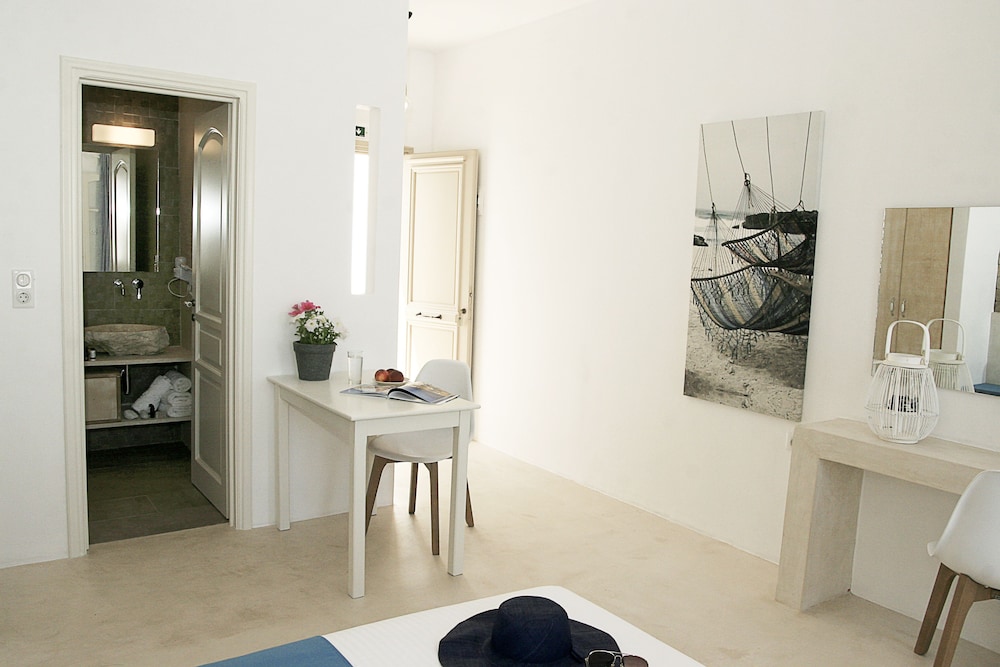 Anatoli Luxury Studios & Suites 47/50