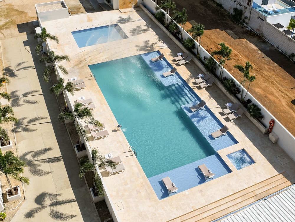 Ciela Hotel & Beach Club 21/22