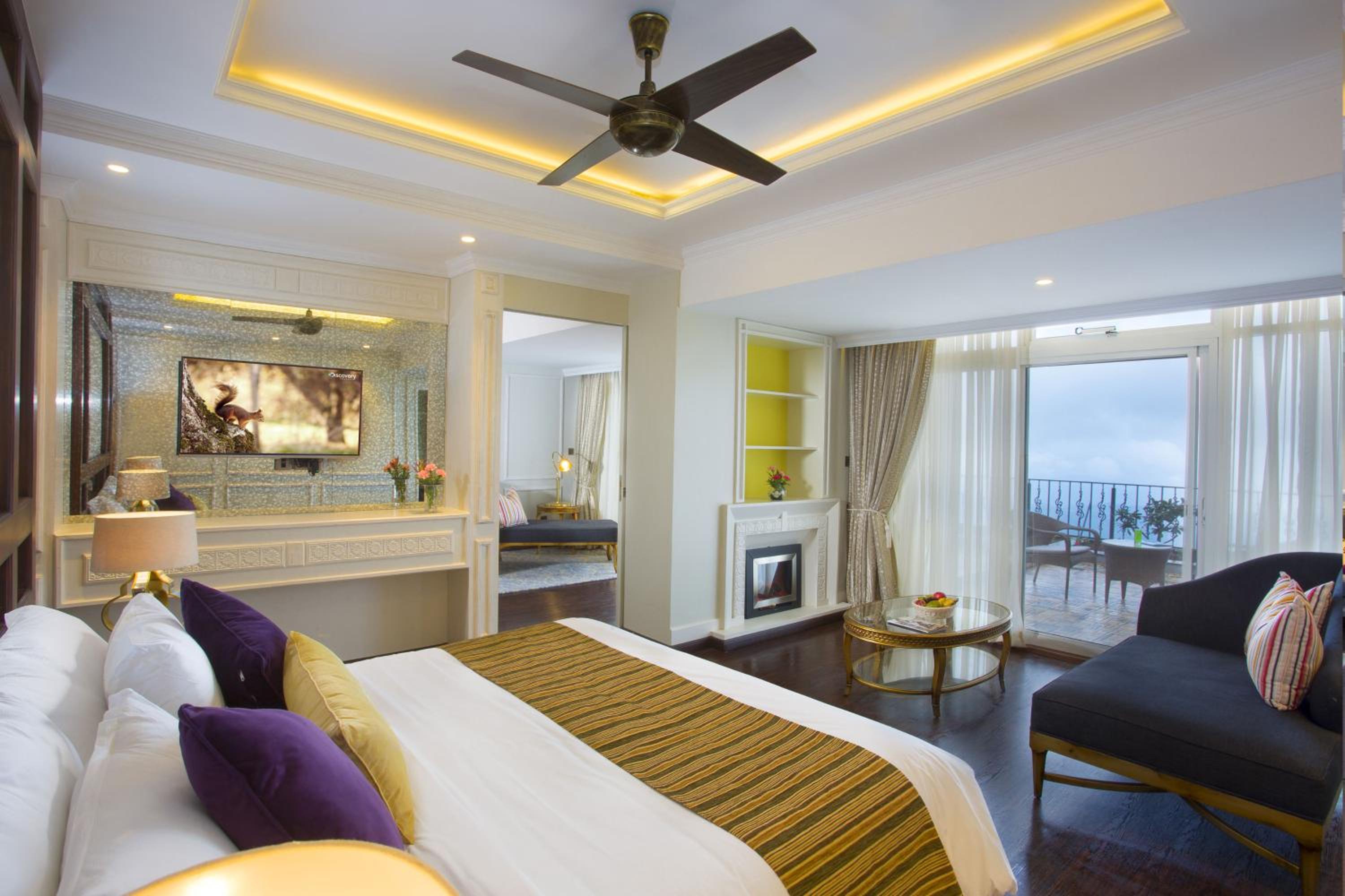 Suite, King Bed, Mountain View, Terrace
