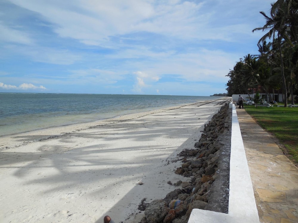 Sun N Sand Beach Resort 36/50