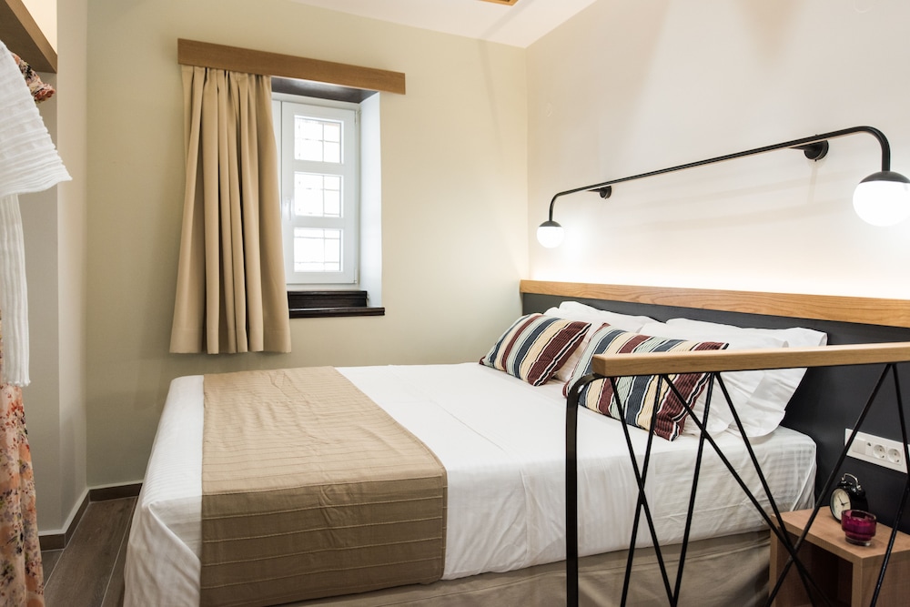 SUPERIOR, QUEEN BED, GROUND FLOOR