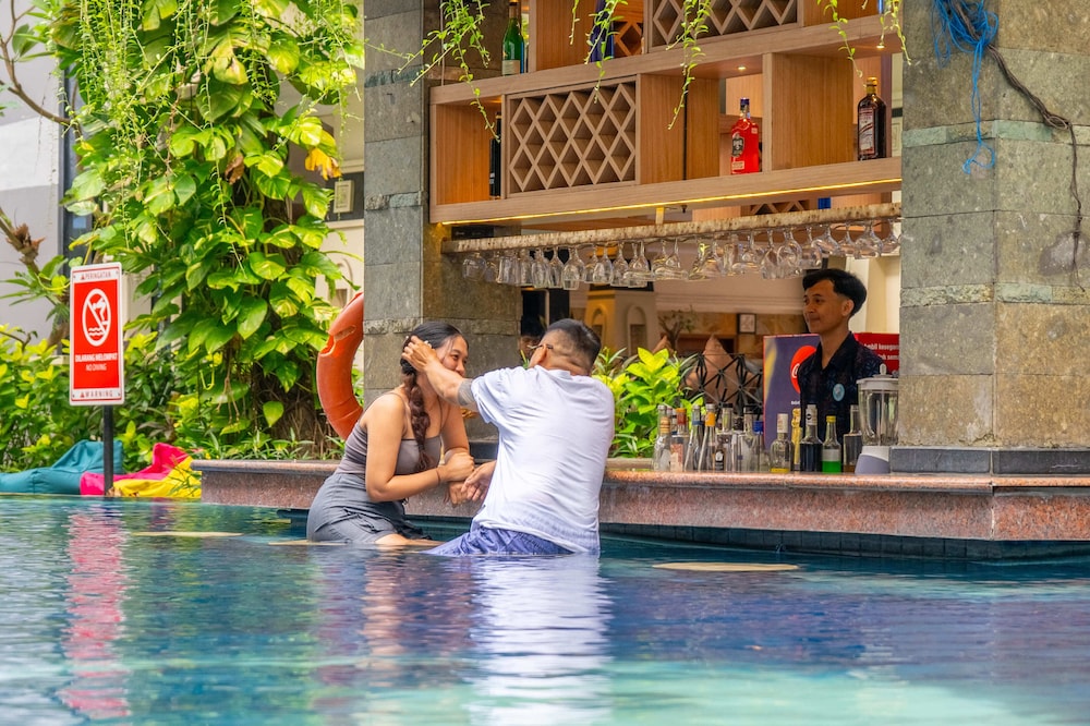 Famous Hotel Kuta (ex Permata Kuta Hotel by Prasanthi) 40/71