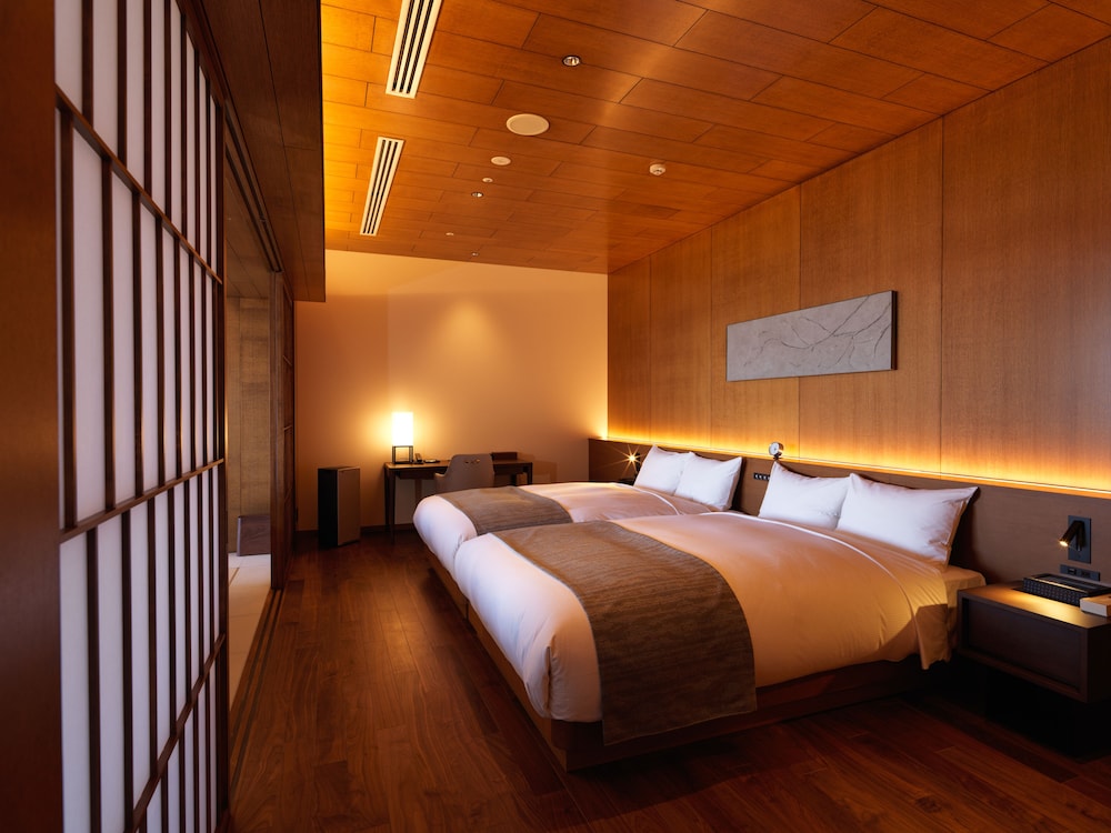 Suite, Twin Beds, 2 Futon Beds, Lake View, Outdoor Bath, East Wing