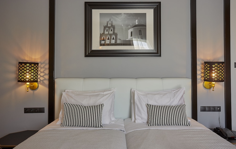 Athenian Riviera Hotel & Suites 42/72