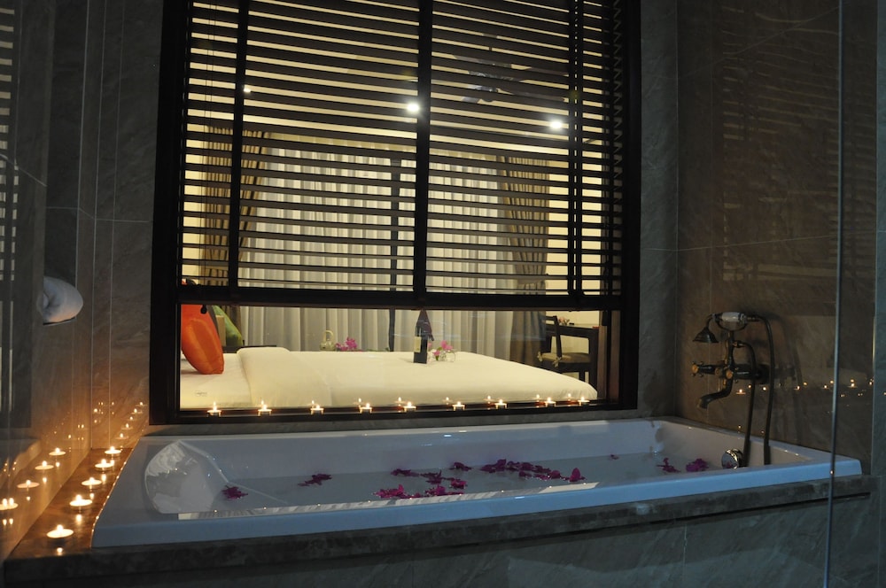 The Quin Riverside Villa 50/50
