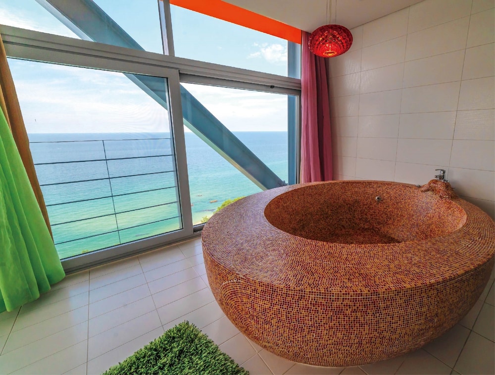 Haslla Art World Museum Hotel 40/64