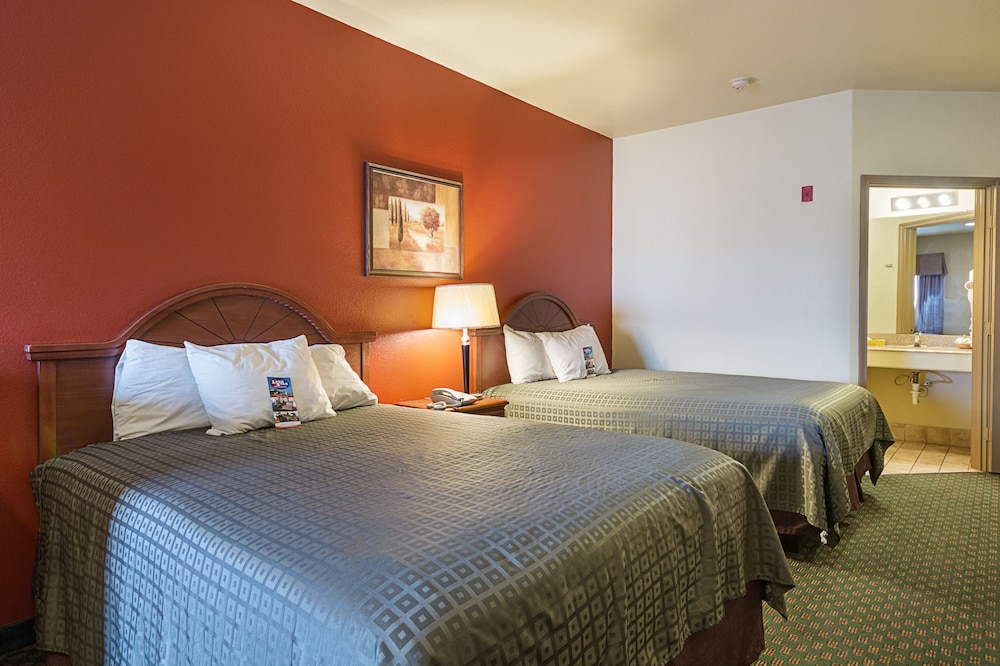 Room, 2 Queen Beds, Kitchenette