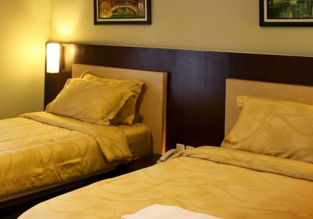 TOWER, DELUXE, TWIN BEDS