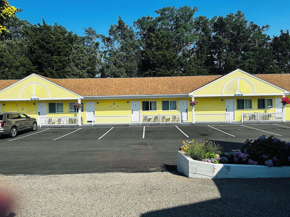Blue Spruce Motel & Townhouses 34/43