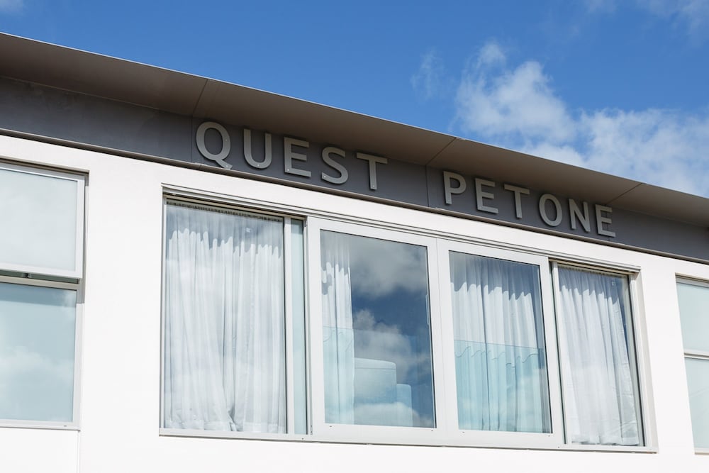 Quest Petone 2/53