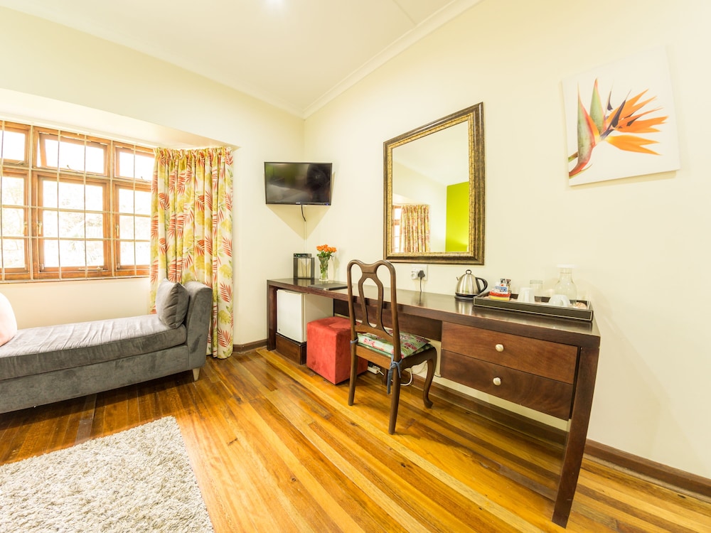 Mackaya Bella Guest House 54/71