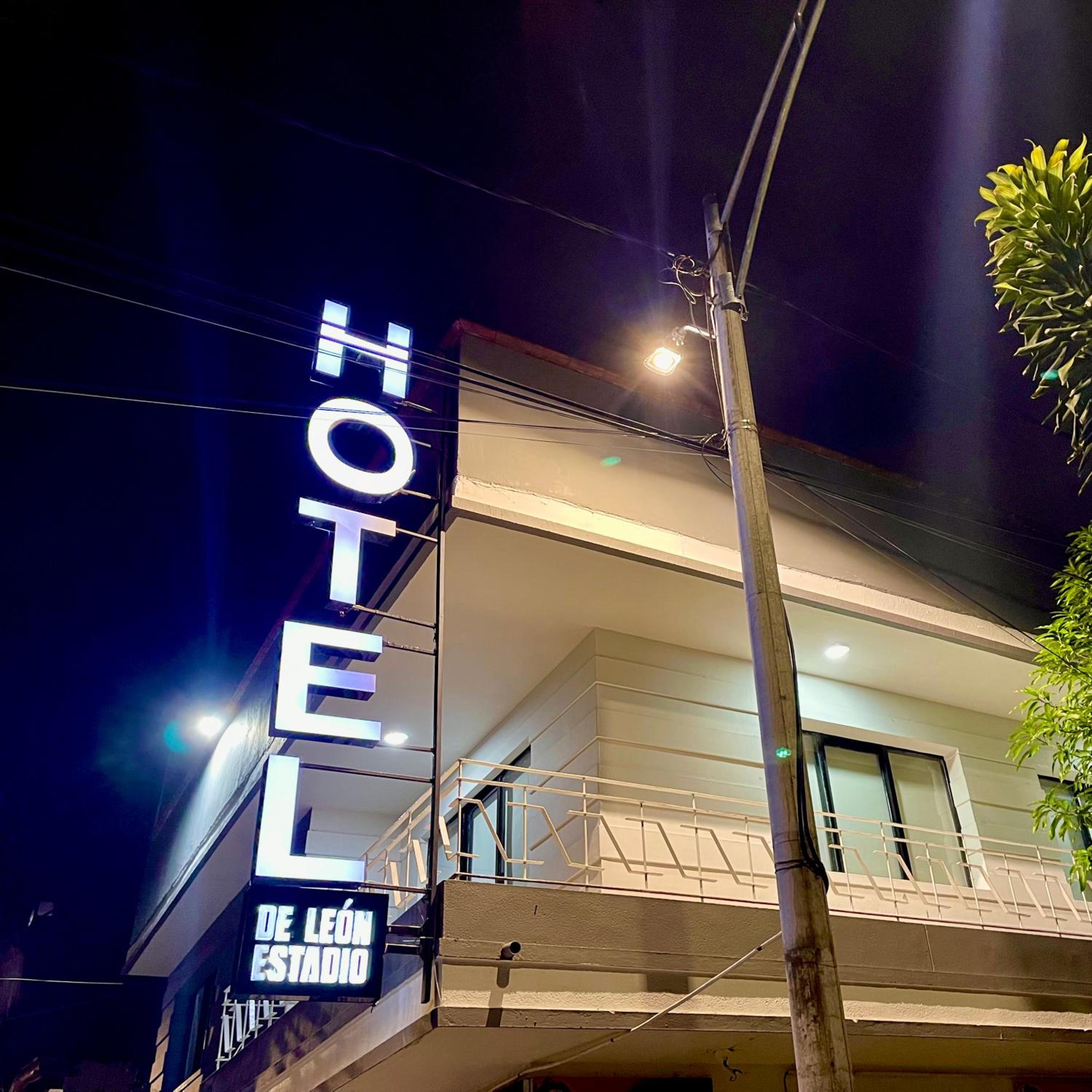 HOTEL DE LEON ESTADIO 1/18