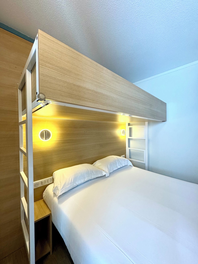 Kyriad Direct Saint Brieuc (Blue Hotel) 23/47