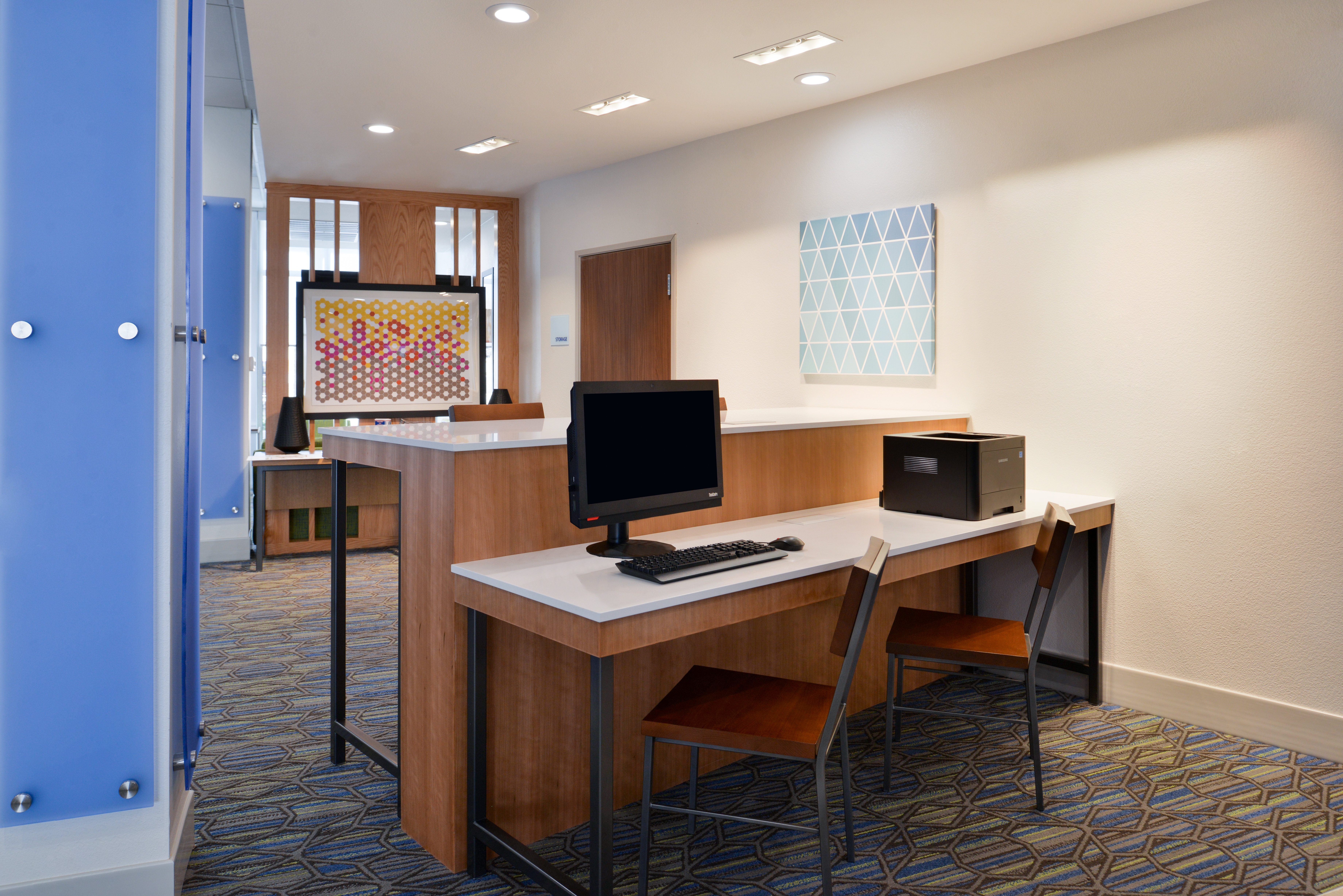 HOLIDAY INN EXPRESS EARLY 23/34