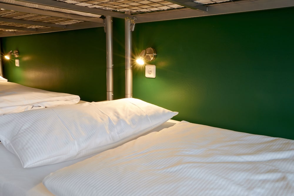 Ballhaus Berlin Hostel 15/65