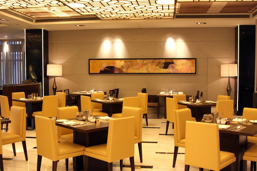 Jin Jiang Tower Hotel 53/63