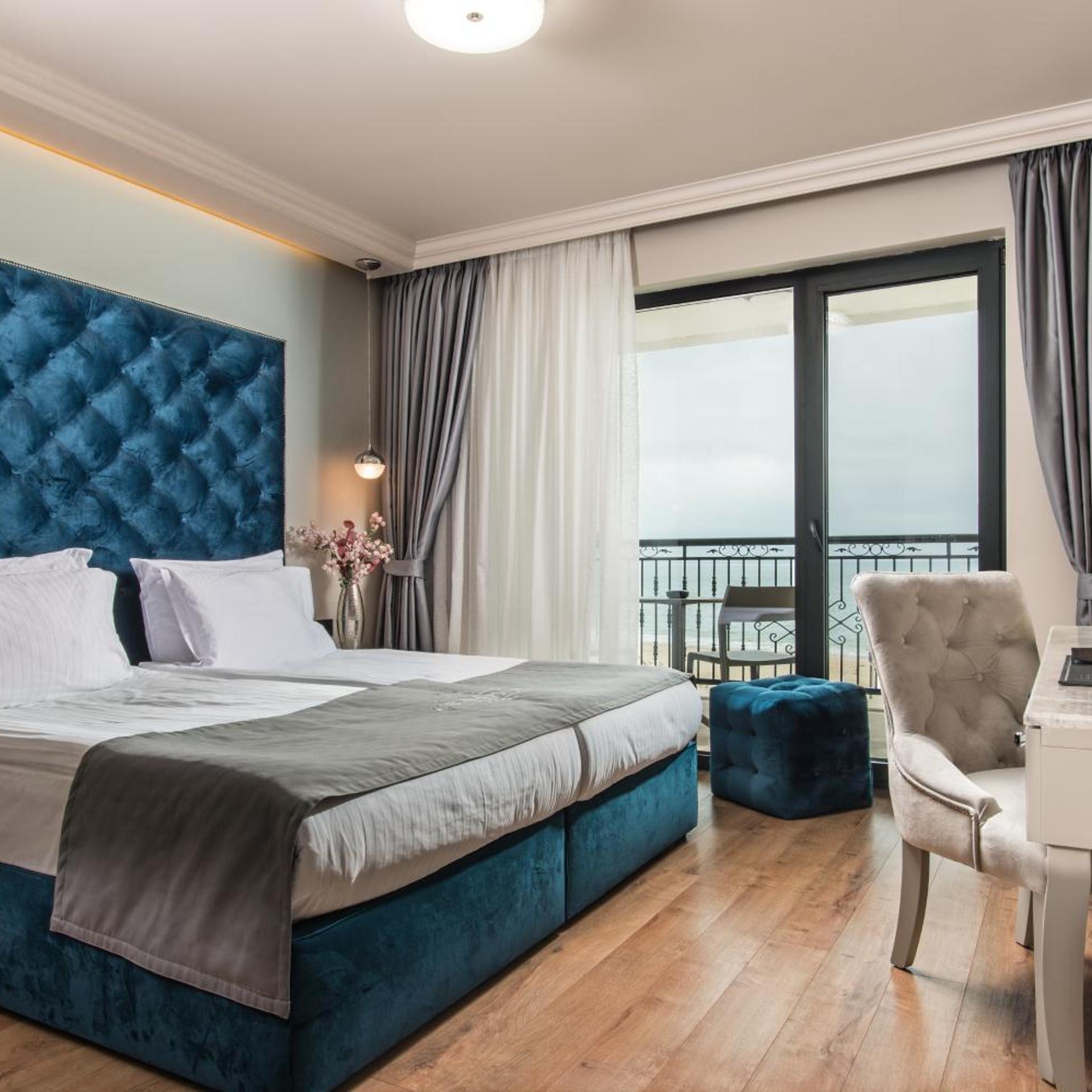 Deluxe, Double Bed, Lateral Side Sea View, Balcony