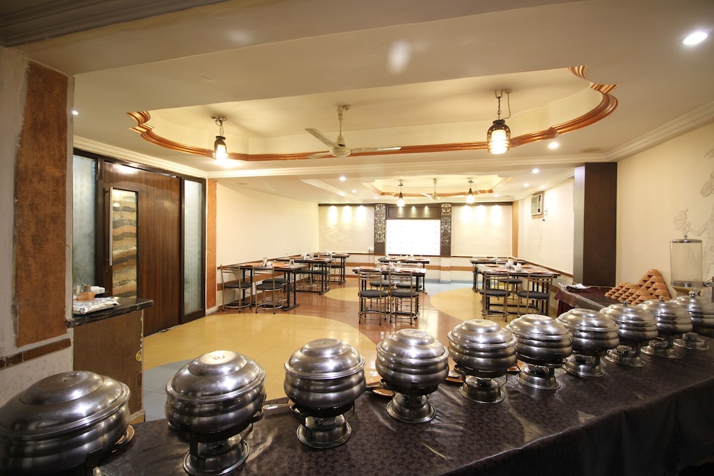 HOTEL GRAND ARJUN 47/50