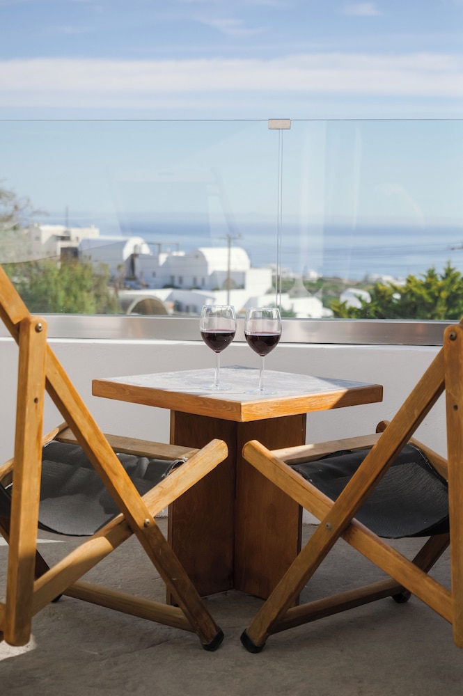 Valery Suites 46/54