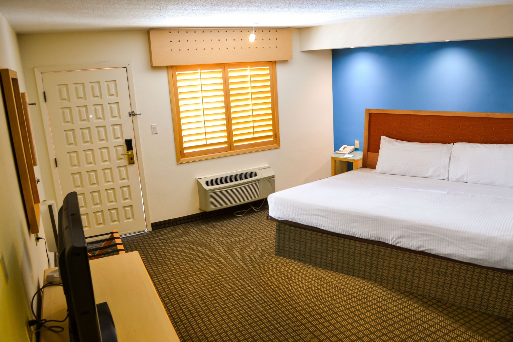 Inner, Colonial, Single, King Bed, with View