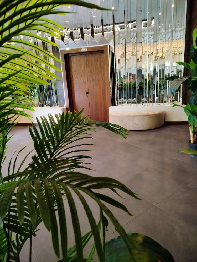 Green Tower Hotel 46/50