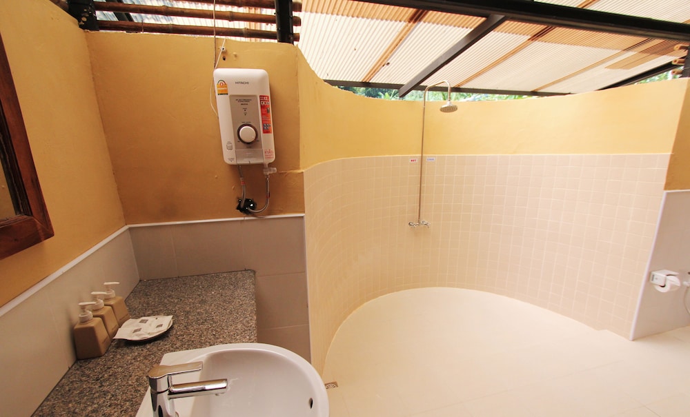 THAPWARIN RESORT(KOH NGAI) 50/50